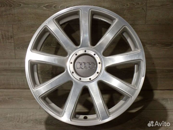 Комплект оригинальных R20 дисков Audi A8