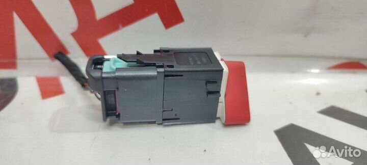 Кнопка аварийной сигнализации Volkswagen Tiguan