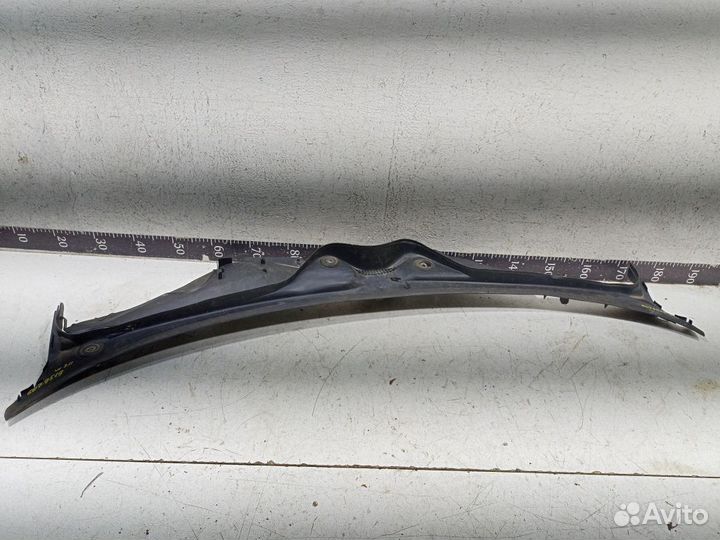 Водосток лобового стекла (жабо)