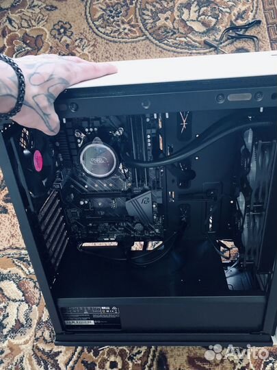 Игровой пк с монитором и клавиатурой