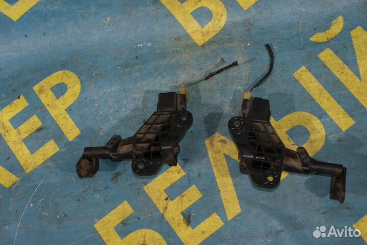 Задний моторчик открывания форточки Dodge Caravan