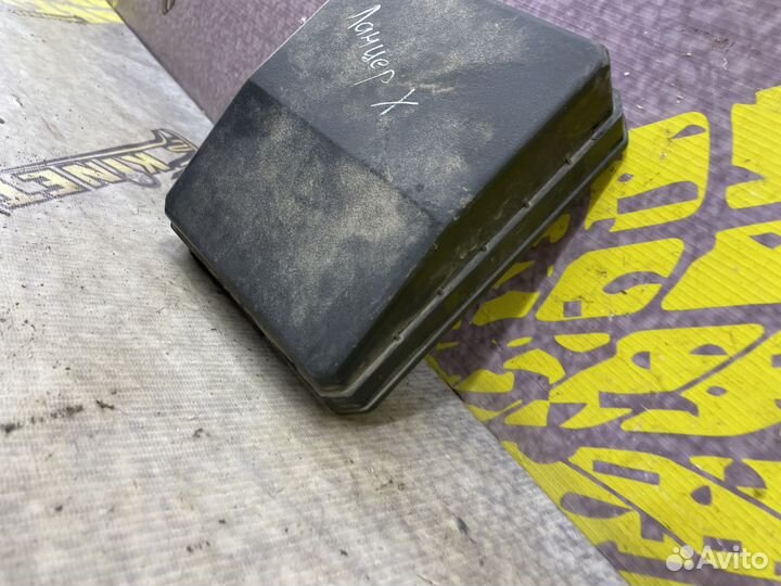 Крышка блока предохранителей Lancer X Лансер 10