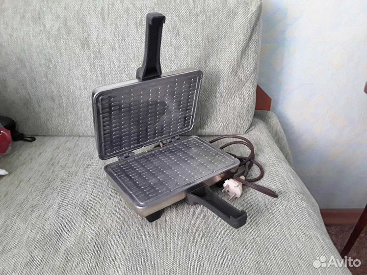 Электрическая вафельница новая СССР