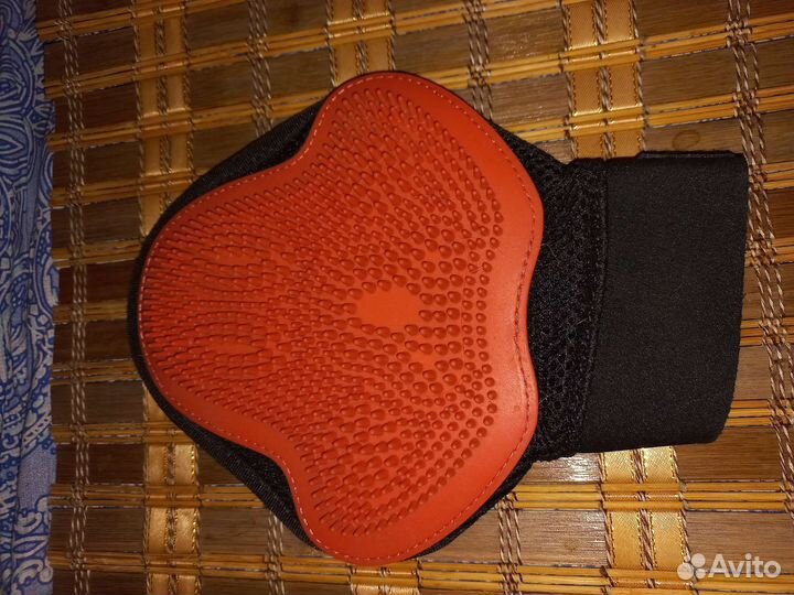 Перчатка для вычесывания шерсти