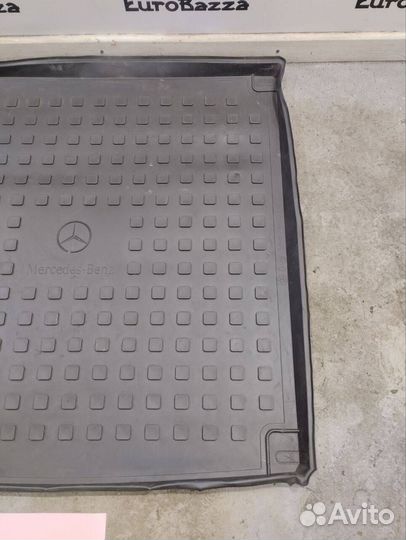 Резиновый коврик пола багажника Mercedes W164