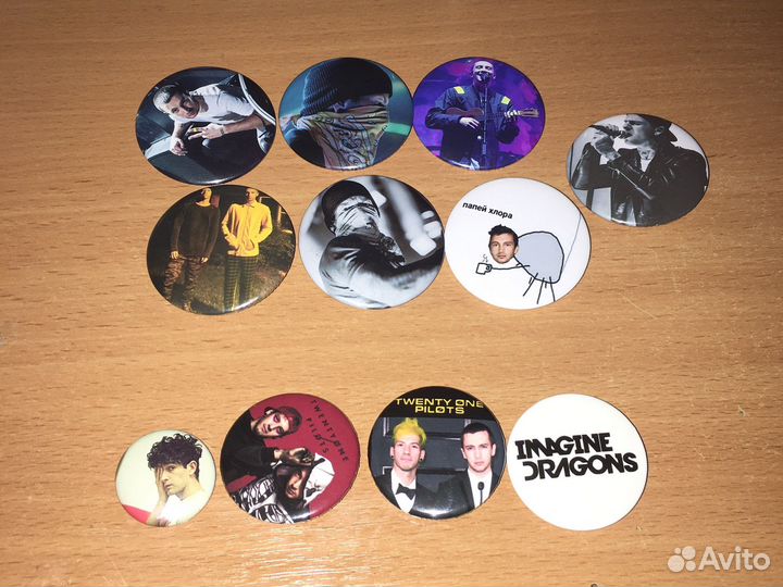 Мерч, значки