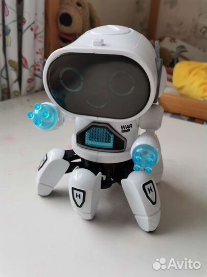 Игрушка робот- осьминожка. Швейная машинка, утюг