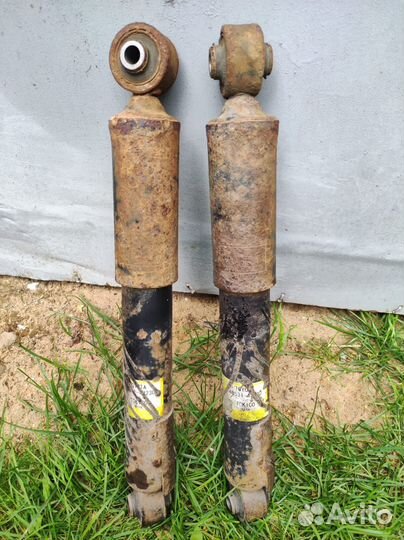 Стойки на Toyota rav4