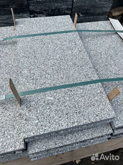 Гранитная плитка Каменногорская 600/300/30