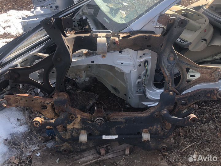 Подрамник Volvo S40 1.8л