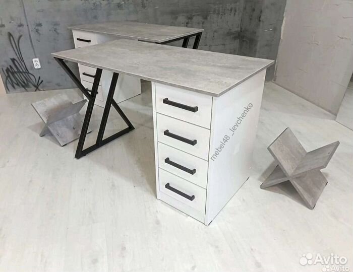 Маникюрный стол лофт