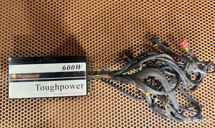 Блок питания Thermaltake ToughPower 600W