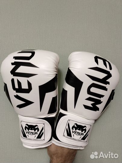 Боксерские перчатки Venum