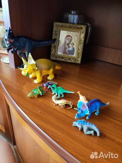 Динозавры игрушки