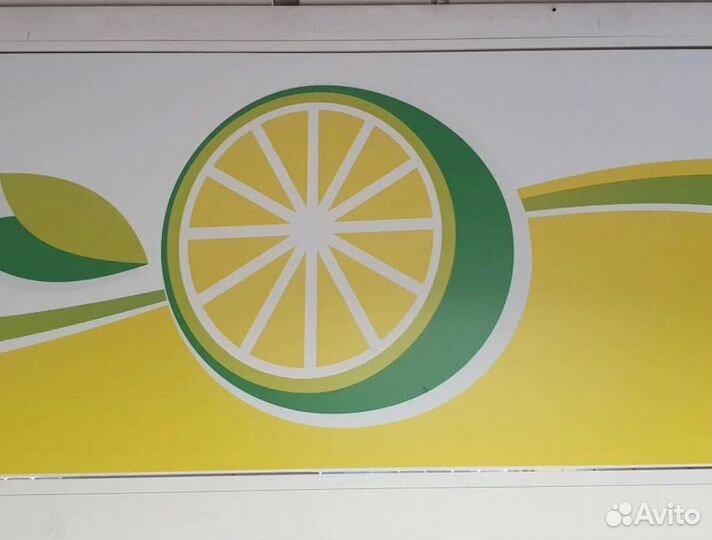 Охранник администратор в кафе