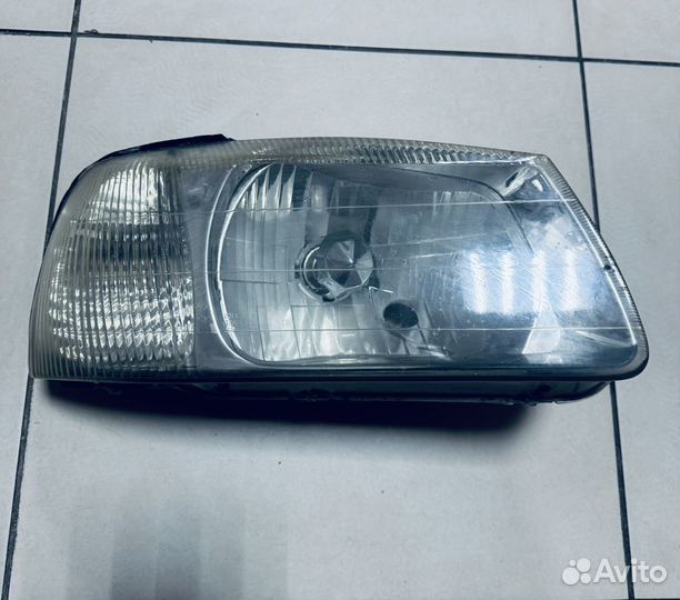 Фара правая б\у на Hyundai Accent