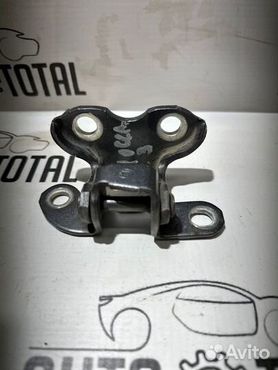 Петля двери верхняя задняя правая Toyota Corolla