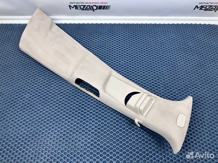 Обшивка правой средней стойки Меrcеdes W222