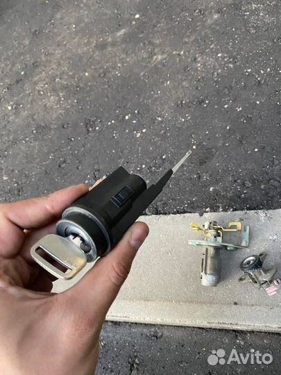 Замки личинки toyota mark II gx100