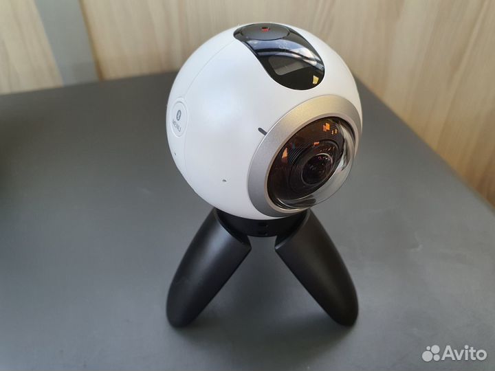 Панорамная камера Samsung gear 360