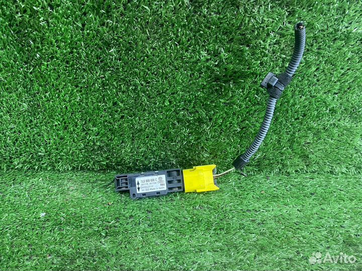 Датчик удара Volkswagen Touareg 7L 7L