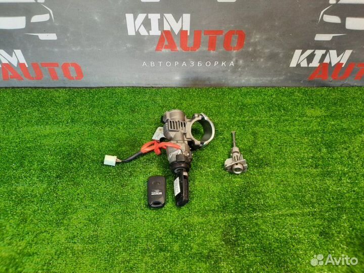 Замок зажигания с ключом(2шт.), личинкой двери