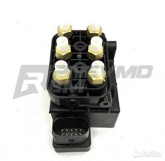 Блок клапанов пневмоподвески Volkswagen Touareg