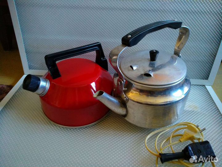 Два советских чайника