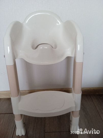 Накладка на унитаз со ступенькой