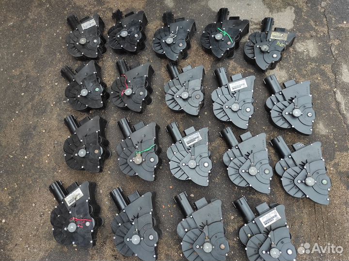 Доводчик крышки багажника Audi A8 D3 (2003-2009г)