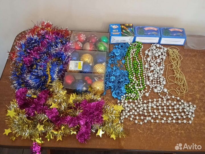 Елочные игрушки на елку