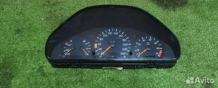 Приборная панель w202