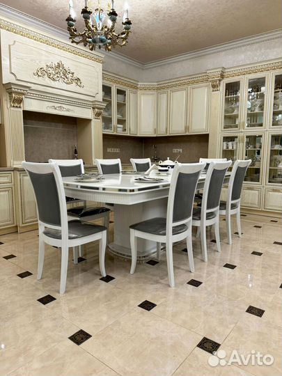 Стол обеденный