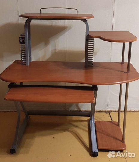 Компьютерный стол