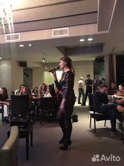 Ведущая, тамада