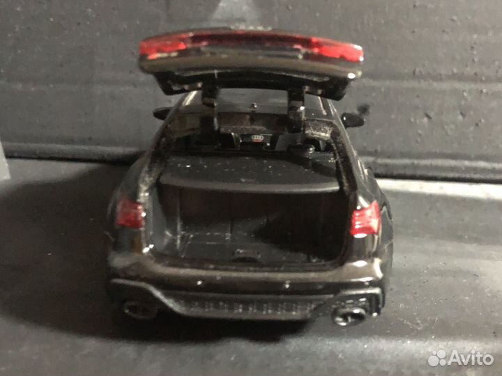 Модель автомобиля 1 32