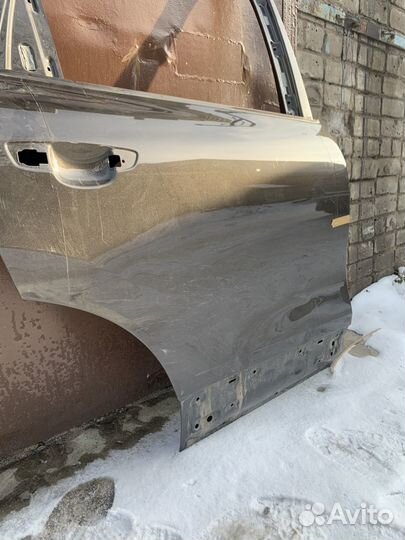 Задняя правая дверь на VW Touareg 2,оригинал
