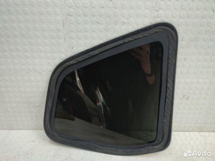 Стекло кузова заднее левое Renault Duster 2010