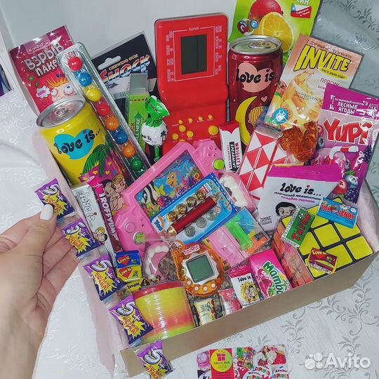 Ретро бокс, назад В 90Е, тетрис, тамагочи