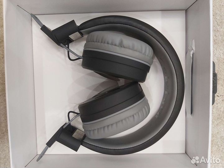 Полноразмерные беспроводные наушники Celebrat A4