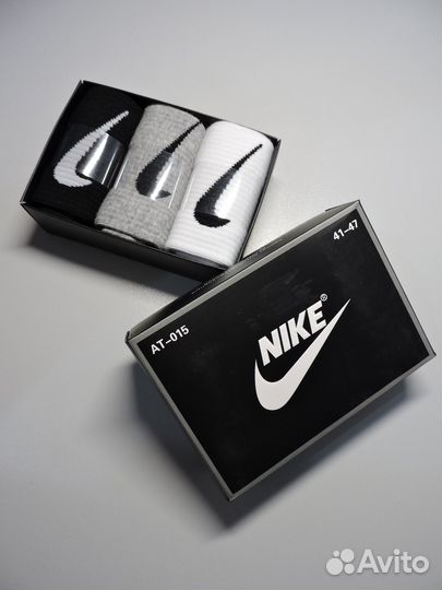 Носки в коробке