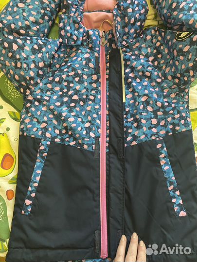 Продам куртку для девочки
