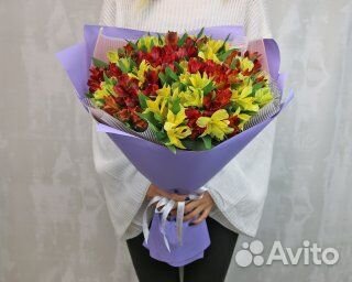 Букет из 35 альстромерий яркий микс в упаковке