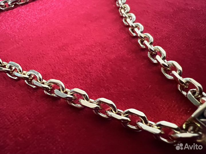 Крест и цепь