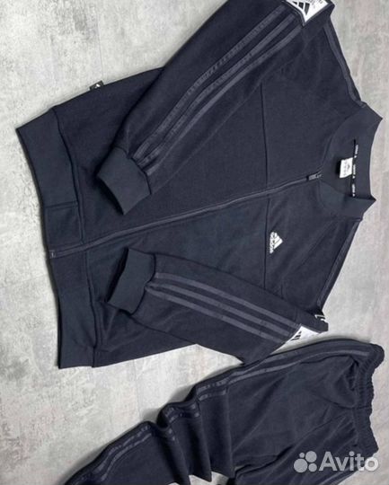 Спортивный костюм adidas