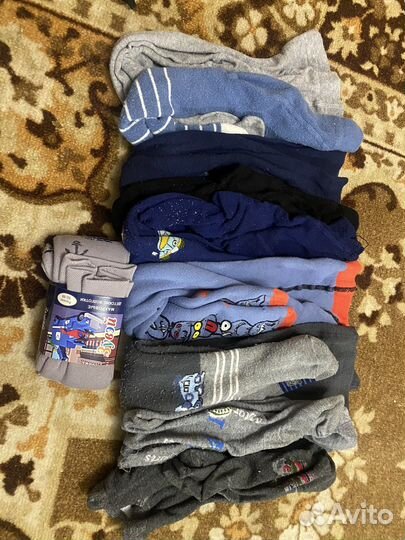 Вещи на мальчика: ботинки, кофты, краги, шапка