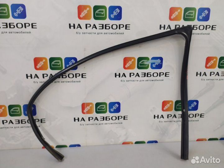 Уплотнительная резинка стекла двери передняя