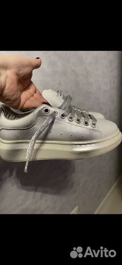 Кроссовки женские