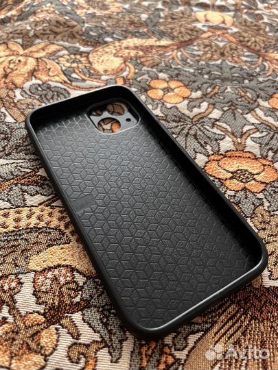 Чехол на iPhone 13