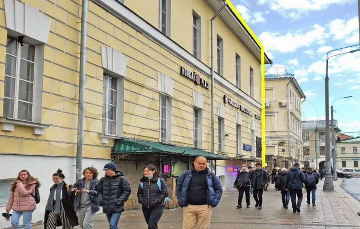 Салон, 175.3 м²